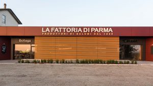 Prosciuttificio di Parma La Fattoria facciata panoramico fronte