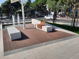 Pavimentazione con doghe il legno composito Tecnodeck® - Piazza Dalmazia, Giulianova